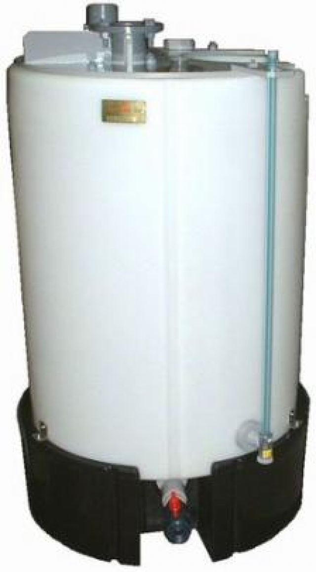 【タンク】撹拌機付PE製薬液タンクユニットHT型の液面計付を納入しました。