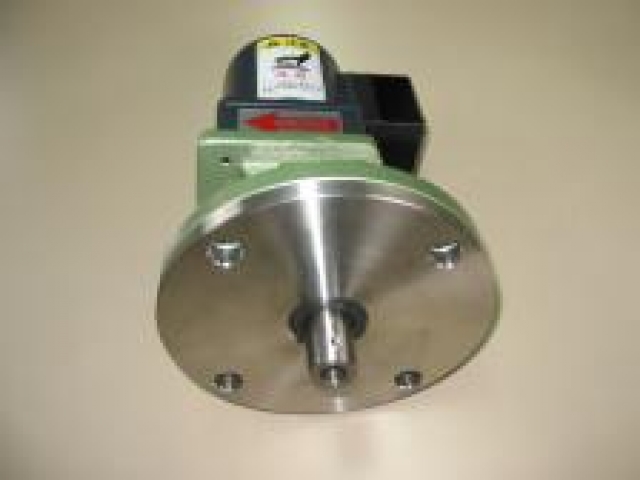 【撹拌機】高温の液体かくはんにもカンキミキサー攪拌機が対応できます。