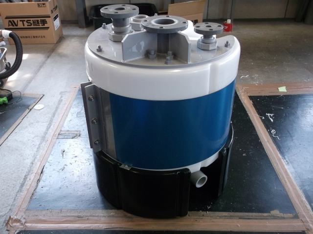 【タンク】HT型タンクにSUS304製補強枠付で納入しました！上部天板部は撹拌機の搭載が簡単に出来る　取付座をご用意！