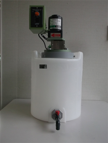 MDドラム20L + KM型正面写真スピードコントローラーボックス付側面下部に排出口付（フィッティング+ラブコック付）